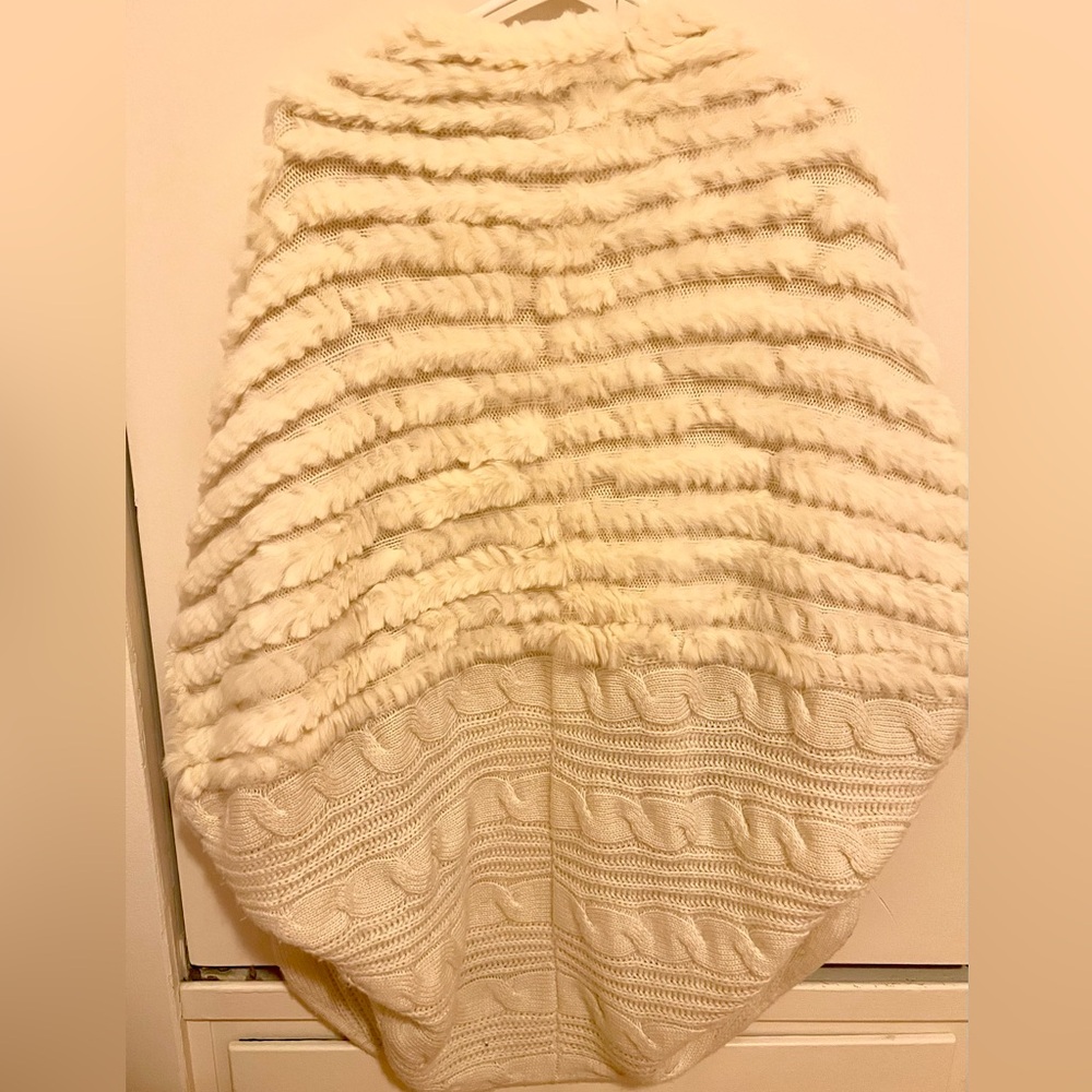 Real Rabbit Fur Cape - Picture 5 of 6